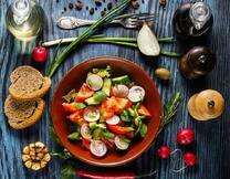 Овощной салат и хлебушек